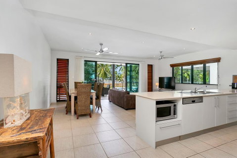Beachfront Apartment With Ocean Views (4) - Accommodation Sunshine Coast 2