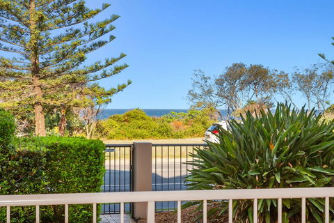 Beachfront On Marine - Accommodation Sunshine Coast 2