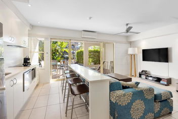 Resort Style Escape On Hastings Street with Accommodation Sunshine Coast