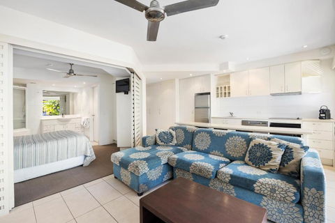 Resort Style Escape On Hastings Street - Accommodation Sunshine Coast 3
