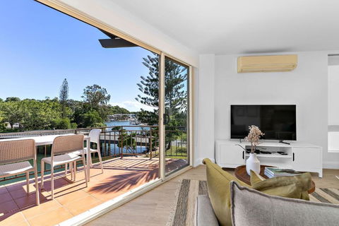 Riverfront 2 Bedroom Penthouse, Steps From Hastings Street - By Stay Noosa - Accommodation Sunshine Coast 2