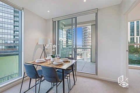 REST COLLECTION Apartments On Collins Docklands - Accommodation Sunshine Coast 3