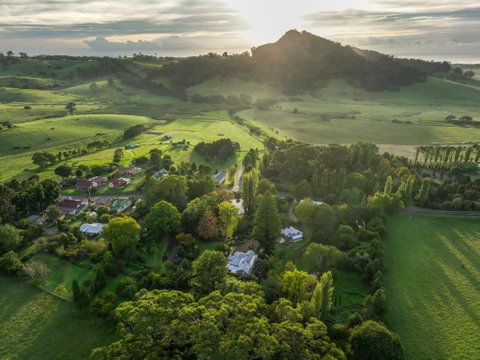 River Cottage - Accommodation Sunshine Coast 0