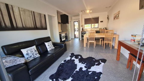 Red Ochre - Large Apartment With Private Courtyard - Accommodation Sunshine Coast 0