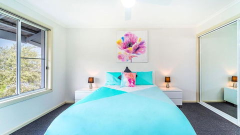 RED Rock - Townhouse In Town - Accommodation Sunshine Coast 3
