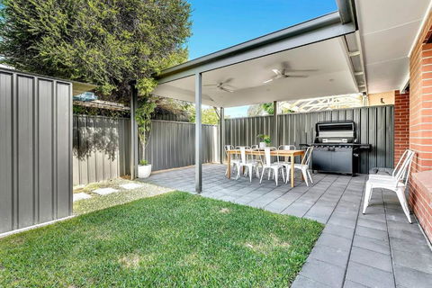 Redbrick Retreat - Generous Coastal Escape - Accommodation Sunshine Coast 3