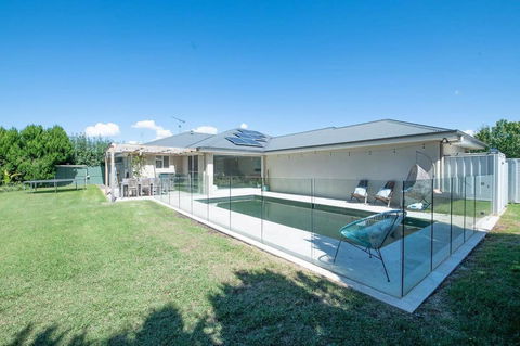 Regand Retreat - Luxurious Family Home, Pool - Accommodation Sunshine Coast 2