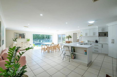 Regand Retreat - Luxurious Family Home, Pool - Accommodation Sunshine Coast 3