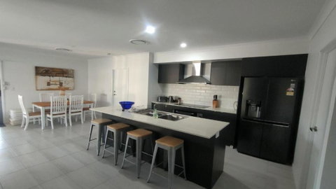 Relax Poolside By The Canal - Accommodation Sunshine Coast 2