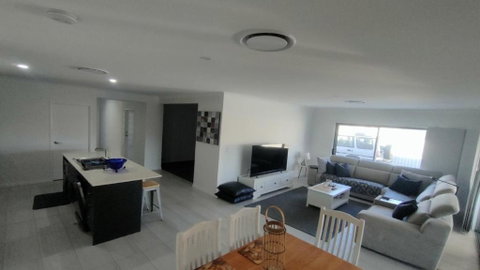 Relax Poolside By The Canal - Accommodation Sunshine Coast 3