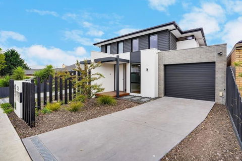 Relaxing Bentleigh Executive Family Getaway - Accommodation Sunshine Coast 1