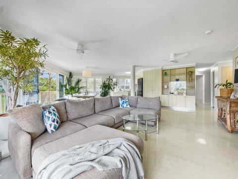 Relaxing Ocean View Apartment In Buddina - Accommodation Sunshine Coast 0