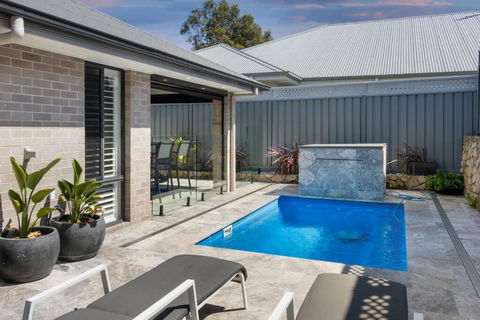 Rengor Executive Retreat - Accommodation Sunshine Coast 0