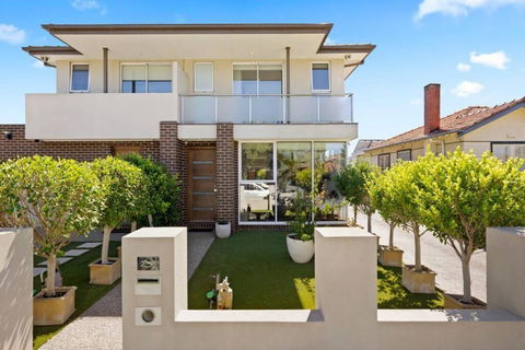Renovated Bright Modern Retreat - Accommodation Sunshine Coast 0