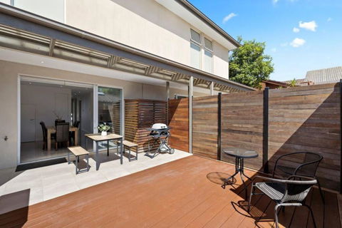 Renovated Bright Modern Retreat - Accommodation Sunshine Coast 3