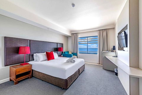 Resort Style Living In An Oceanview King Suite - Accommodation Sunshine Coast 0