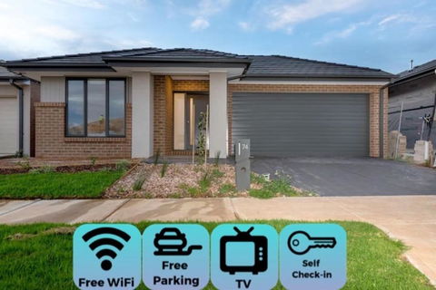 ResortStyle 4BR House With Parking - Accommodation Sunshine Coast 0