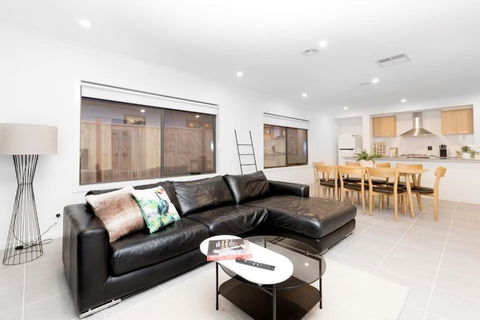 ResortStyle 4BR House With Parking - Accommodation Sunshine Coast 2