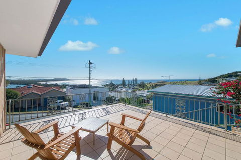 Retro Beach House - Accommodation Sunshine Coast 0