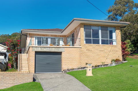 Retro Beach House - Accommodation Sunshine Coast 1