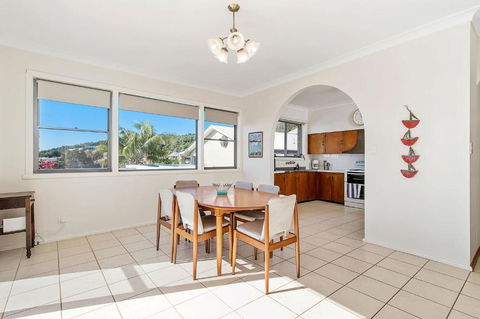 Retro Beach House - Accommodation Sunshine Coast 3