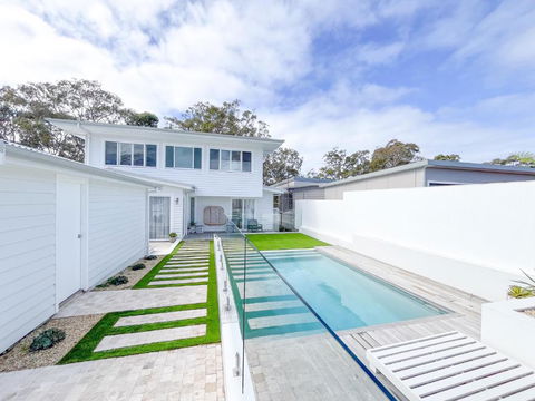 Riva House - Accommodation Sunshine Coast 0