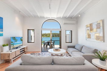 Riverside Gem, Noosa Heads with Accommodation Sunshine Coast