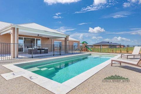 Riverside Meadows - Accommodation Sunshine Coast 0