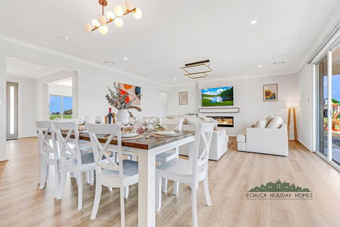 Riverside Meadows - Accommodation Sunshine Coast 3