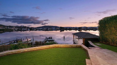 Riverside Retreat - Absolute Waterfront - Accommodation Sunshine Coast 1
