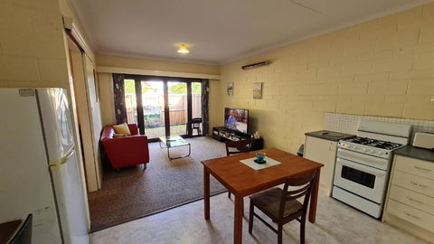 Rise N Shine - Affordable 50sqm Garden Apartment - Accommodation Sunshine Coast 3