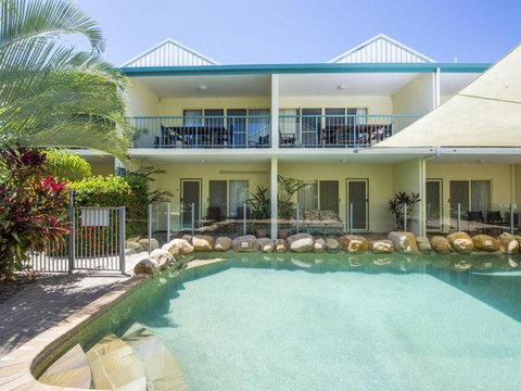 SAILS 9 Beachfront Getaway Horseshoe Bay - Accommodation Sunshine Coast 0