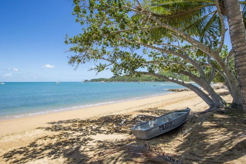 SAILS 9 Beachfront Getaway Horseshoe Bay - Accommodation Sunshine Coast 1