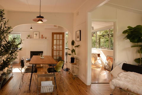 Romantic Garden Cottage With Home Cinema - Accommodation Sunshine Coast 1