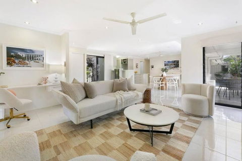 Riviera Road Miami - 4BRM Dual Villa - Accommodation Sunshine Coast 0