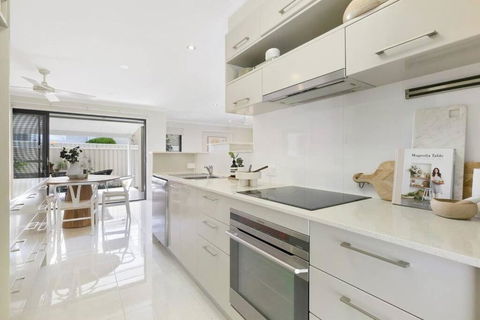 Riviera Road Miami - 4BRM Dual Villa - Accommodation Sunshine Coast 2