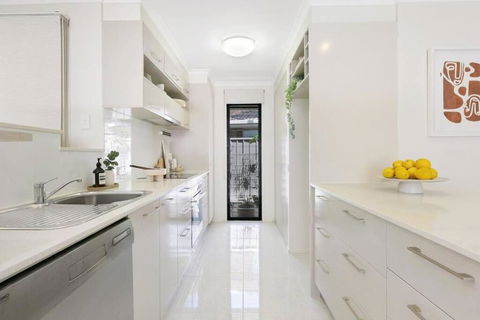 Riviera Road Miami - 4BRM Dual Villa - Accommodation Sunshine Coast 3