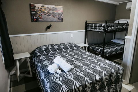 Rix Hotel Motel - Accommodation Sunshine Coast 3