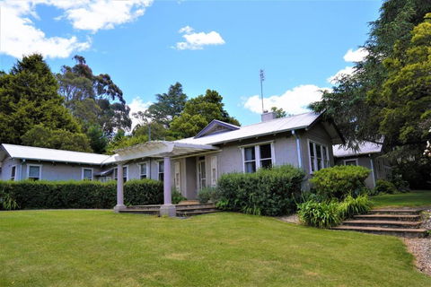 Robin Hill Manor - Accommodation Sunshine Coast 0