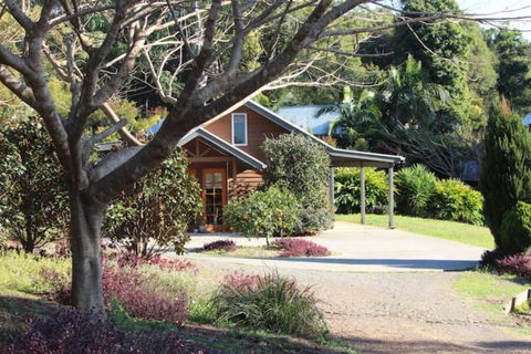Romantic Lakeview Cottage - Accommodation Sunshine Coast 0