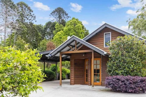 Romantic Lakeview Cottage - Accommodation Sunshine Coast 1