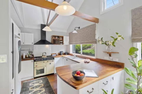 Romantic Lakeview Cottage - Accommodation Sunshine Coast 2