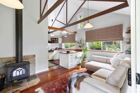Romantic Lakeview Cottage - Accommodation Sunshine Coast 3