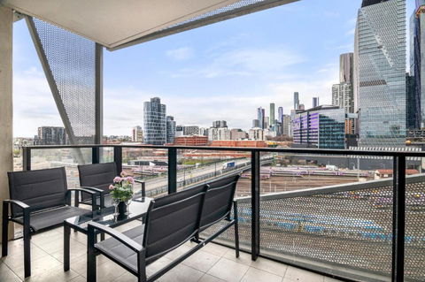Rooftop Pool 2BR Apartment At Marvel Stadium With Free Parking - Accommodation Sunshine Coast 2