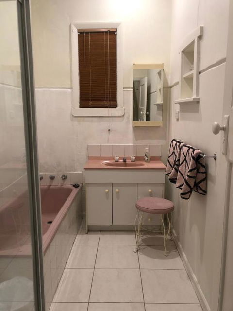 Room Near Caulfield Racecourse - Accommodation Sunshine Coast 2