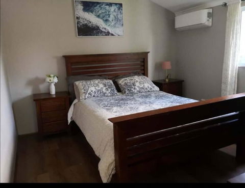 Roomy Rosegarden Flat In Roselands - Accommodation Sunshine Coast 0