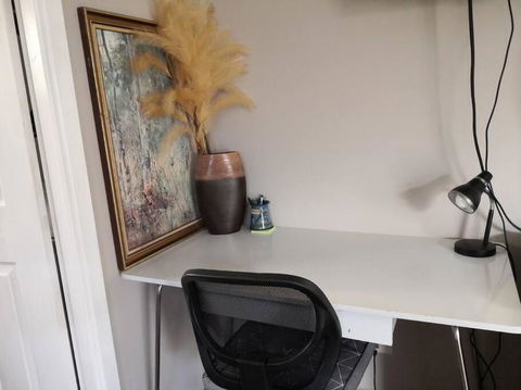 Roomy Rosegarden Flat In Roselands - Accommodation Sunshine Coast 1