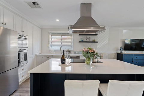 Rose Cottage 3B Hutchinson St Goolwa - Linen Included - Accommodation Sunshine Coast 0