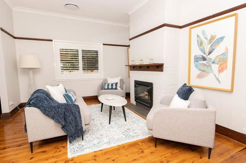 Rose Hill On Hamer, 1940s Charming Cottage Near Cook Park - Accommodation Sunshine Coast 2