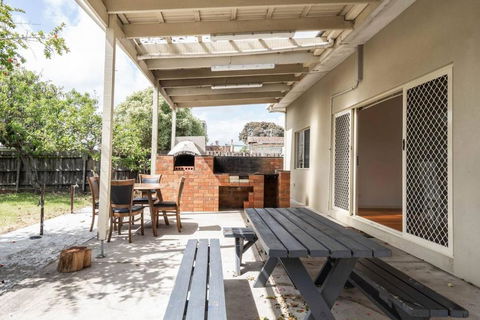 Rosebud Reset - A Beachside Group Getaway - Accommodation Sunshine Coast 3